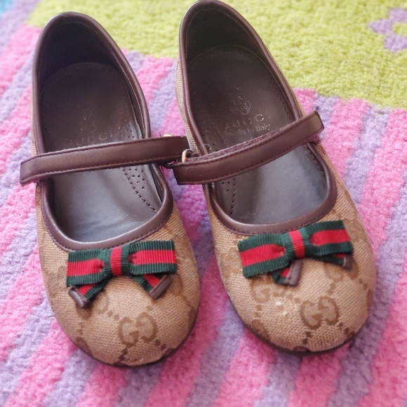 Girls Gucci Shoes - Picture 2 of 3
